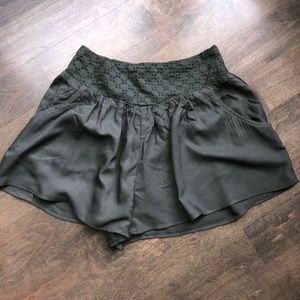 Flowy, high wasted shorts